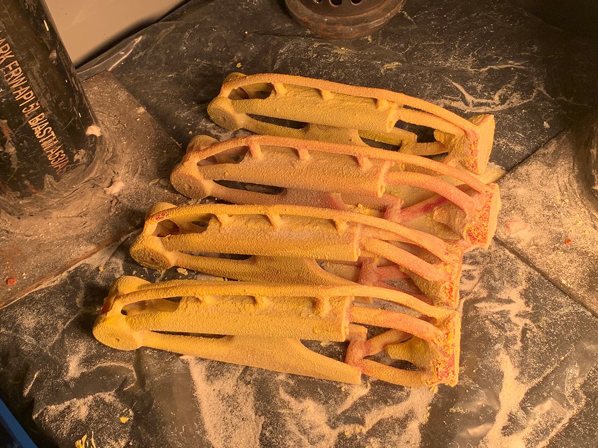 Upper arm parts with casting sand